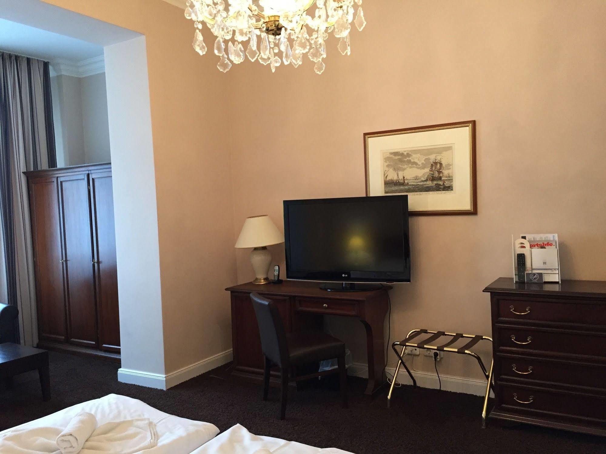 Hotel Vier Jahreszeiten Binz - Adults Only Exterior photo